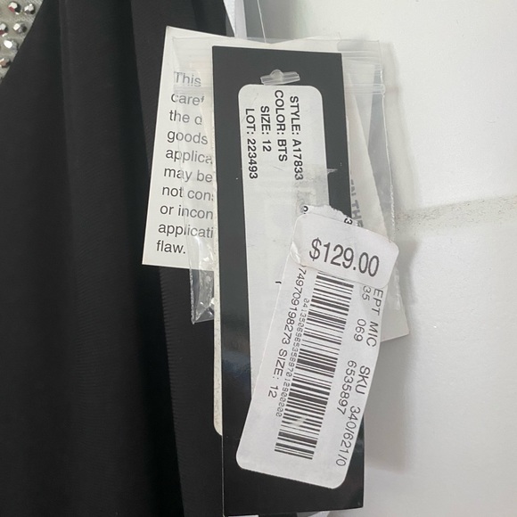 NWT Betsy Adam Gown w/ White Drape Neck & Beading - Picture 9 of 9